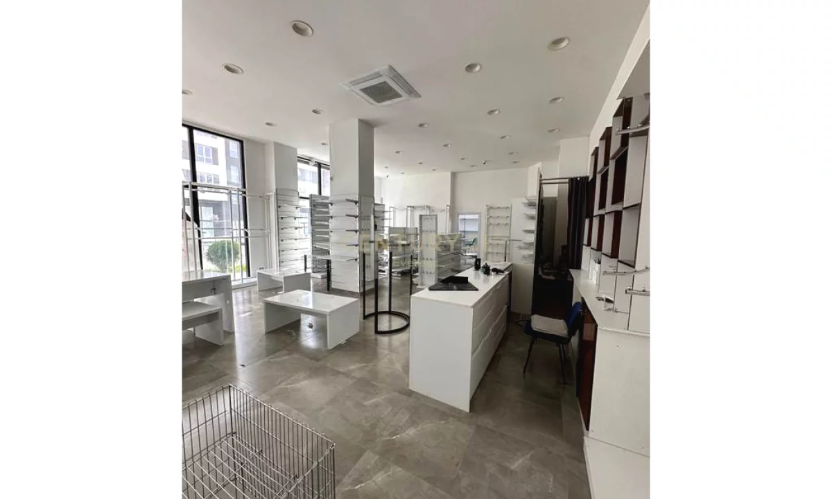 RRUGA 5-MAJI, KOMERCIAL PER QIRA