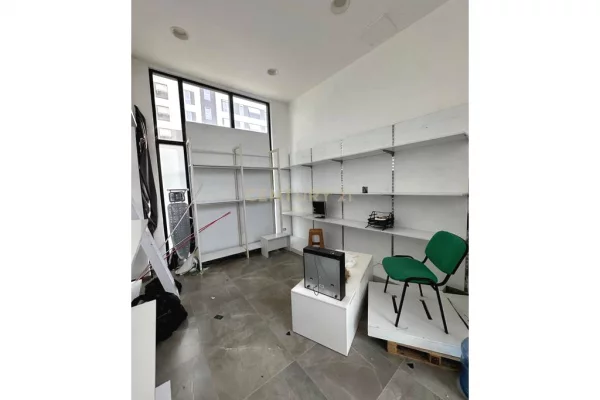 RRUGA 5-MAJI, KOMERCIAL PER QIRA