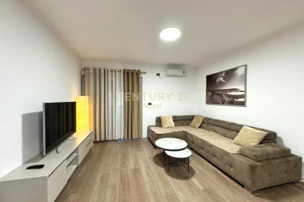 Shtepi me qera 2+1 ne Tirane - 1,000 Euro