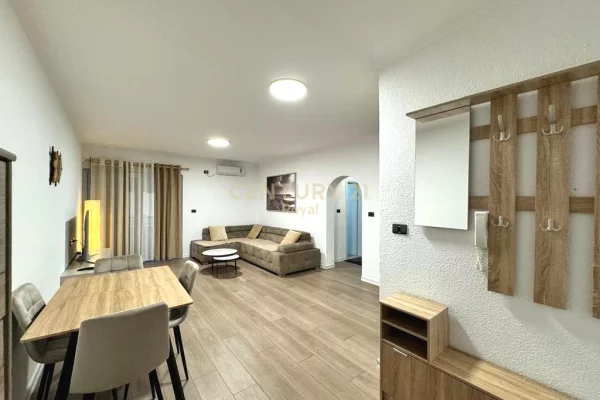 Shtepi me qera Apartament ne Tirane, 2+1, Mobilimi E mobiluar, Pagesa 1,000  Euro.