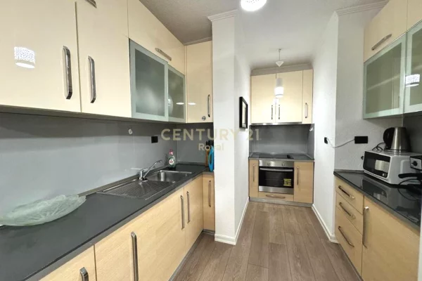 Shtepi me qera Apartament ne Tirane, 2+1, Mobilimi E mobiluar, Pagesa 1,000  Euro.