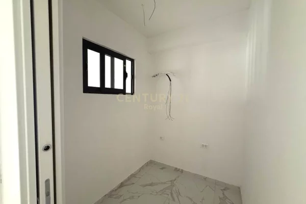 Shtepi me qera Apartament ne Tirane, 2+1, Mobilimi Bosh, pa mobiluar, Pagesa 550  Euro.