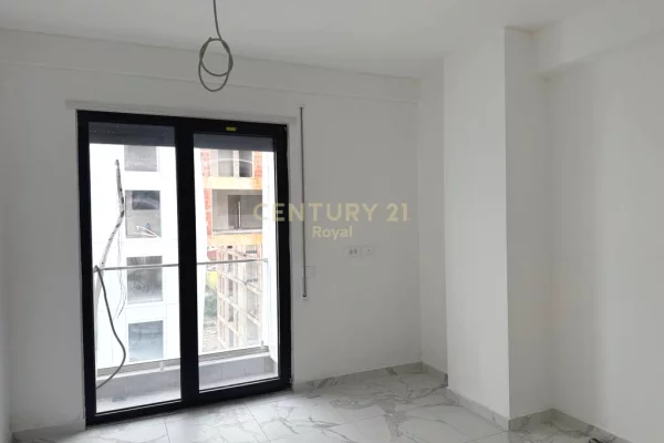 Shtepi me qera Apartament ne Tirane, 2+1, Mobilimi Bosh, pa mobiluar, Pagesa 550  Euro.