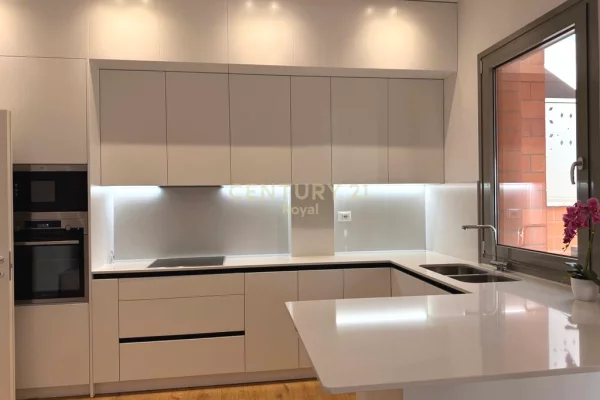 Shtepi me qera Apartament ne Tirane, 2+1, Mobilimi E mobiluar, Pagesa 950  Euro.