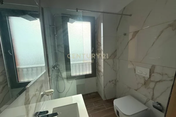 Shtepi me qera Apartament ne Tirane, 2+1, Mobilimi E mobiluar, Pagesa 950  Euro.