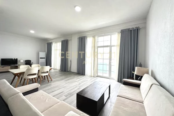 Shtepi me qera Penthose(kati i fundit panoramik) ne Tirane, 4+1, Mobilimi E mobiluar, Pagesa 2,500  Euro.