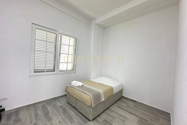 Shtepi me qera Penthose(kati i fundit panoramik) ne Tirane, 4+1, Mobilimi E mobiluar, Pagesa 2,500  Euro.