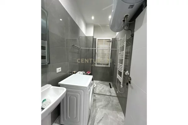 Shtepi me qera Penthose(kati i fundit panoramik) ne Tirane, 4+1, Mobilimi E mobiluar, Pagesa 2,500  Euro.