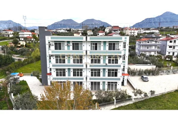 Shtepi me qera Penthose(kati i fundit panoramik) ne Tirane, 4+1, Mobilimi E mobiluar, Pagesa 2,500  Euro.