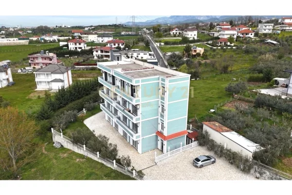 Shtepi me qera 4+1 ne Tirane - 2,500 Euro