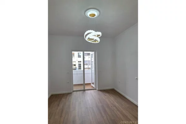 Shtepi ne shitje Apartament ne Tirane, 2+1, Mobilimi Bosh, pa mobiluar, Pagesa 148,000  Euro.