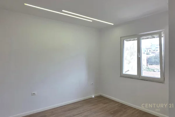 Shtepi ne shitje Apartament ne Tirane, 2+1, Mobilimi Bosh, pa mobiluar, Pagesa 148,000  Euro.