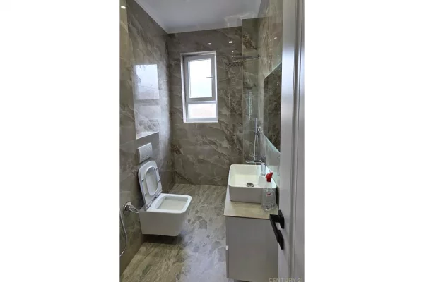Shtepi ne shitje Apartament ne Tirane, 2+1, Mobilimi Bosh, pa mobiluar, Pagesa 148,000  Euro.
