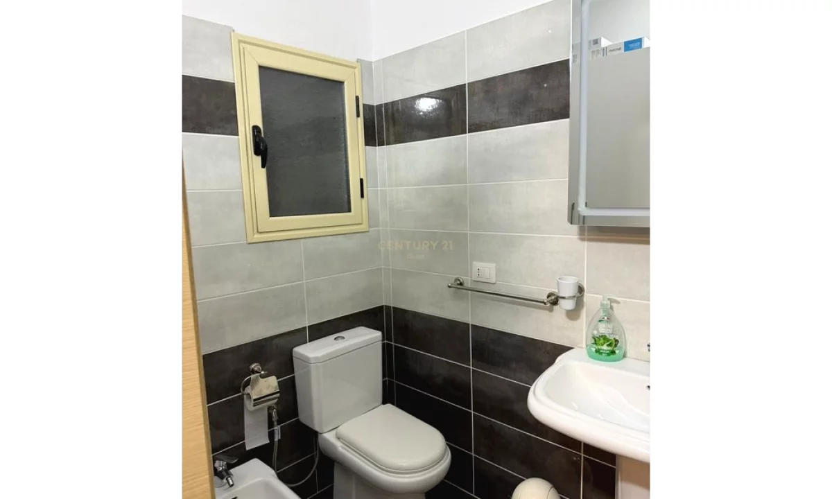 Shtepi me qera Apartament ne Tirane, 3+1, Mobilimi E mobiluar, Pagesa 2,500  Euro.