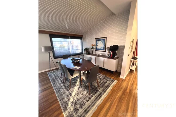 Shtepi me qera Apartament ne Tirane, 3+1, Mobilimi E mobiluar, Pagesa 2,500  Euro.