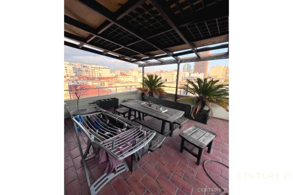 Shtepi me qera Apartament ne Tirane, 3+1, Mobilimi E mobiluar, Pagesa 2,500  Euro.
