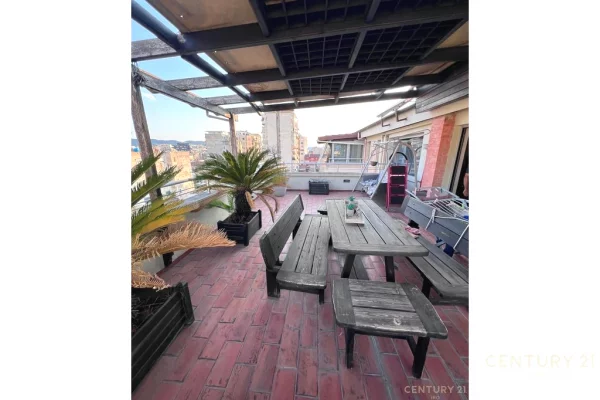 Shtepi me qera Apartament ne Tirane, 3+1, Mobilimi E mobiluar, Pagesa 2,500  Euro.