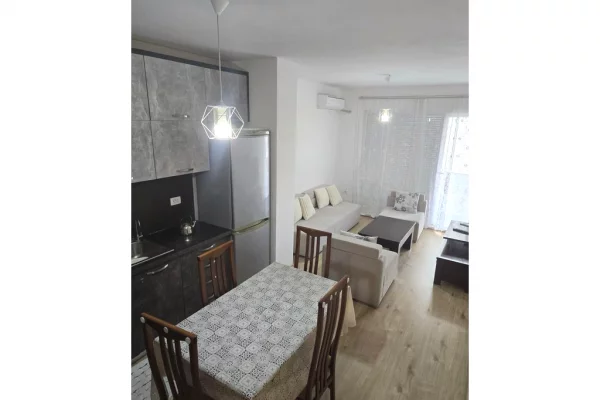 Shtepi me qera 2+1 ne Tirane - 900 Euro