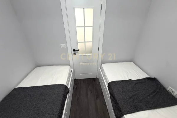 Shtepi me qera Apartament ne Tirane, 2+1, Mobilimi E mobiluar, Pagesa 900  Euro.