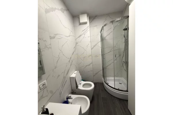 Shtepi me qera Apartament ne Tirane, 2+1, Mobilimi E mobiluar, Pagesa 900  Euro.
