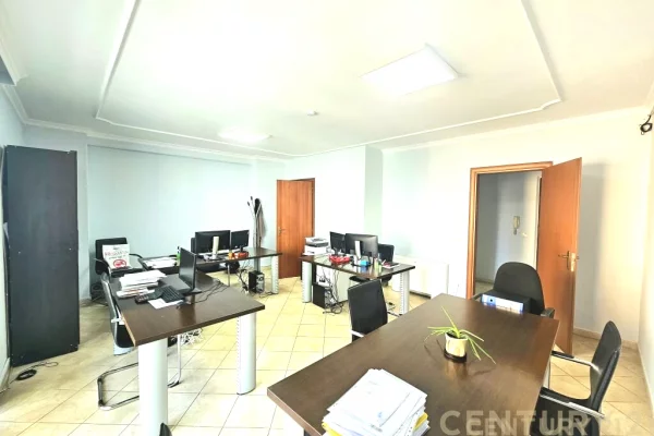 AMBIENT PER ZYRA ME QIRA PRANE LIBRIT UNIVERSITAR!