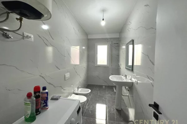 Shtepi me qera Apartament ne Tirane, 2+1, Mobilimi E mobiluar, Pagesa 550  Euro.
