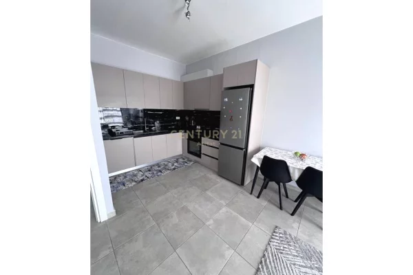 Shtepi me qera Apartament ne Tirane, 2+1, Mobilimi E mobiluar, Pagesa 800  Euro.