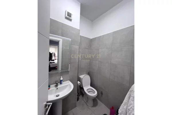 Shtepi me qera Apartament ne Tirane, 2+1, Mobilimi E mobiluar, Pagesa 800  Euro.