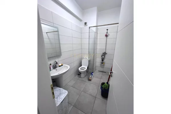 Shtepi me qera Apartament ne Tirane, 2+1, Mobilimi E mobiluar, Pagesa 800  Euro.