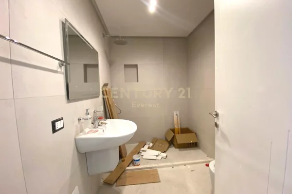 Shtepi me qera Apartament ne Tirane, 1+1, Mobilimi Bosh, pa mobiluar, Pagesa 400  Euro.