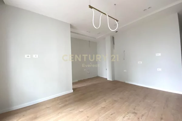Shtepi me qera Apartament ne Tirane, 1+1, Mobilimi Bosh, pa mobiluar, Pagesa 400  Euro.