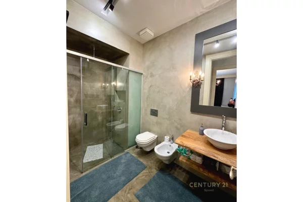 Shtepi me qera Apartament ne Tirane, 2+1, Mobilimi E mobiluar, Pagesa 2,000  Euro.