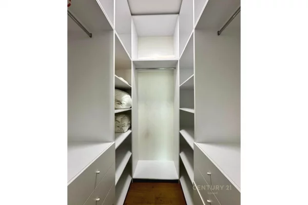 Shtepi me qera Apartament ne Tirane, 2+1, Mobilimi E mobiluar, Pagesa 2,000  Euro.