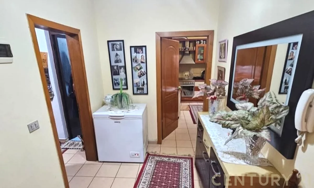 Shtepi me qera Apartament ne Tirane, 2+1, Mobilimi E mobiluar, Pagesa 550  Euro.