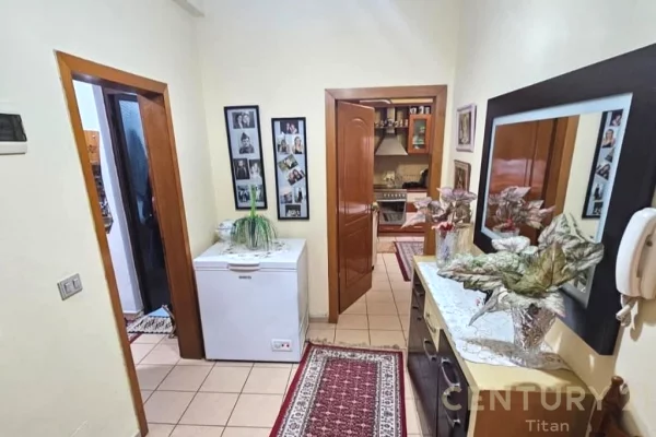 Apartament me qira 2+1 tek shkolla partizani rruga 4 deshmoret