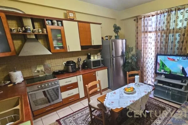 Shtepi me qera Apartament ne Tirane, 2+1, Mobilimi E mobiluar, Pagesa 550  Euro.