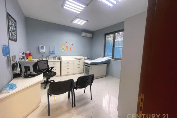 Jepet me qira kati 0, Shkolla e kuqe, Pazari i ri