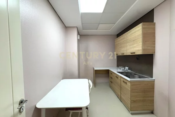 Shtepi me qera Apartament ne Tirane, 3+1, Mobilimi E mobiluar, Pagesa 1,500  Euro.