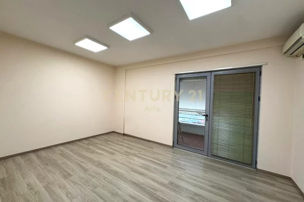 Shtepi me qera Apartament ne Tirane, 3+1, Mobilimi E mobiluar, Pagesa 1,500  Euro.
