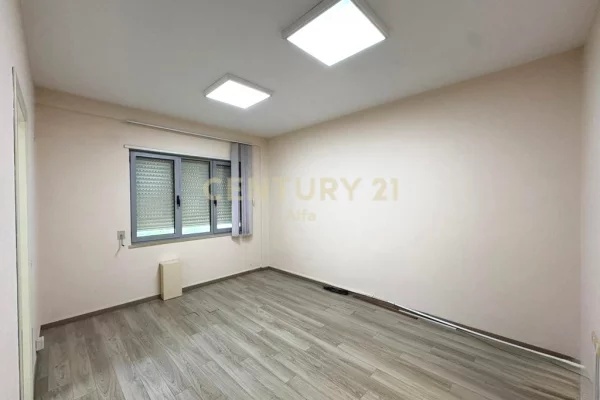 Shtepi me qera Apartament ne Tirane, 3+1, Mobilimi E mobiluar, Pagesa 1,500  Euro.