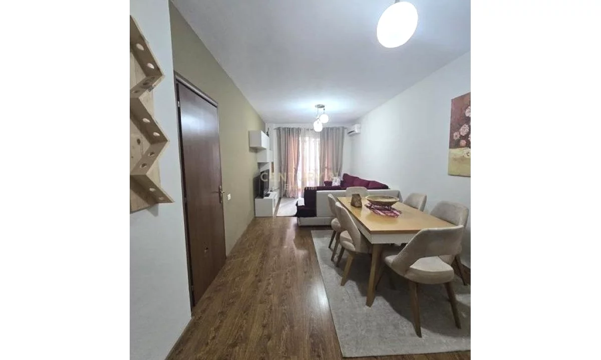 Shtepi me qera Apartament ne Tirane, 2+1, Mobilimi E mobiluar, Pagesa 450  Euro.
