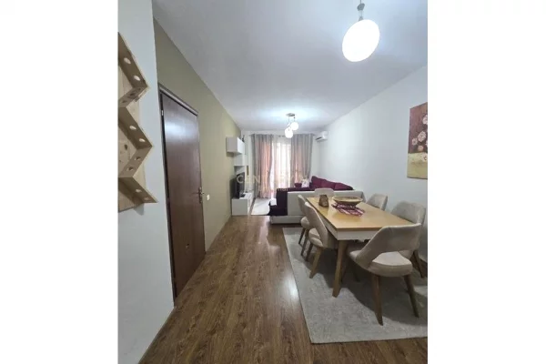 Apartament 2+1 për Qira në Fresk