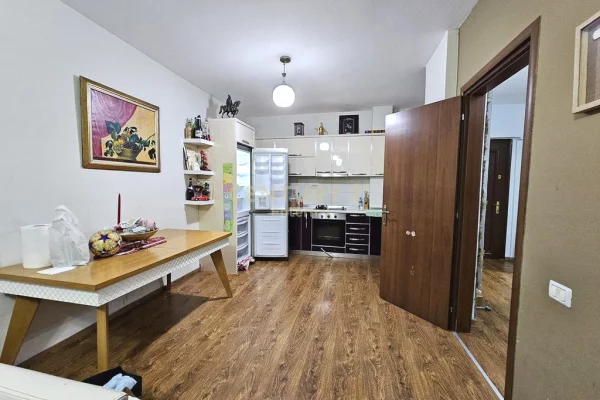 Shtepi me qera Apartament ne Tirane, 2+1, Mobilimi E mobiluar, Pagesa 450  Euro.