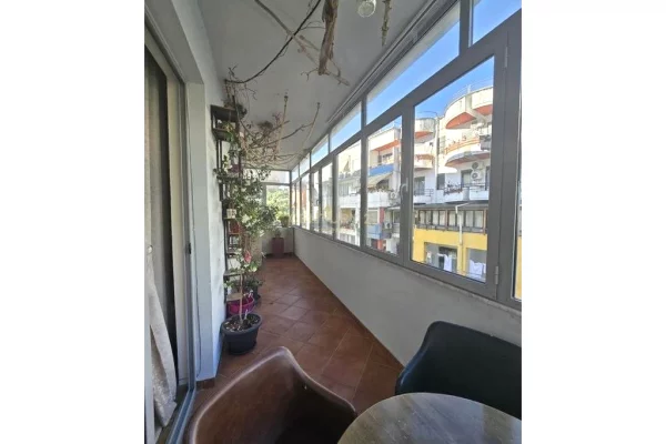 Shtepi me qera Apartament ne Tirane, 2+1, Mobilimi E mobiluar, Pagesa 450  Euro.