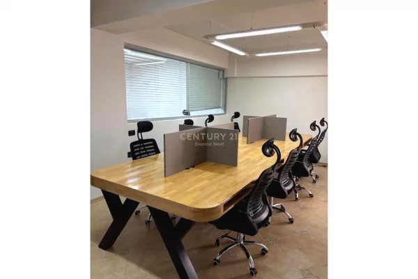Ambient biznesi me qera 3+1 ne Tirane - 2,500 Euro