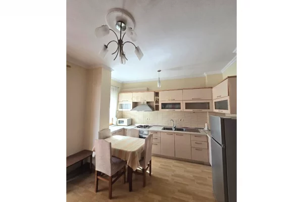 Shtepi me qera Apartament ne Tirane, 2+1, Mobilimi E mobiluar, Pagesa 600  Euro.