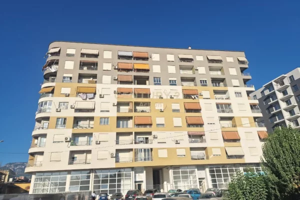 Shtepi me qera 2+1 ne Tirane - 650 Euro