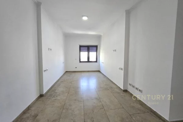 Zyre me qira tek Ring Center, Zogu i Zi!