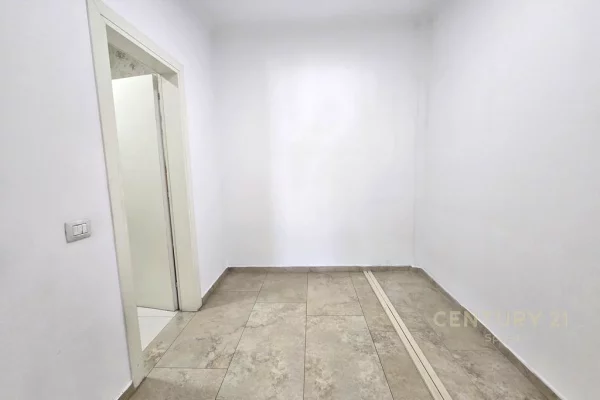 Zyre me qira tek Ring Center, Zogu i Zi!
