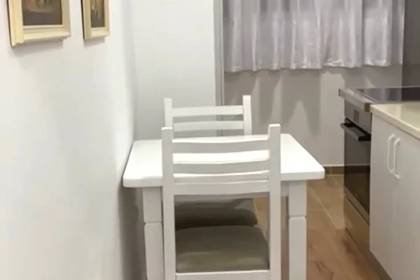 Shtepi me qera Apartament ne Tirane, Garsoniere, Mobilimi E mobiluar, Pagesa 400  Euro.